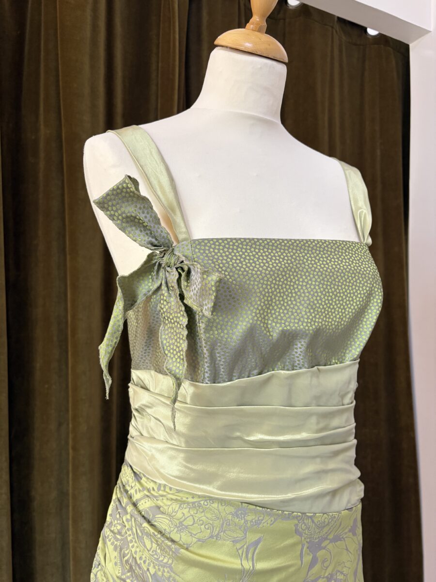 Robe brodée