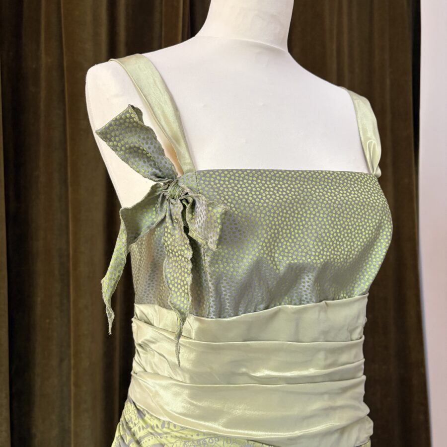 Robe brodée